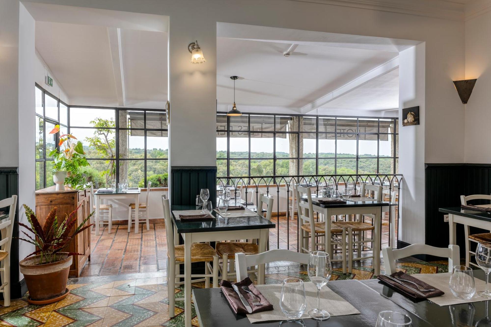 Hotel Restaurant Les Remparts Venasque Ngoại thất bức ảnh