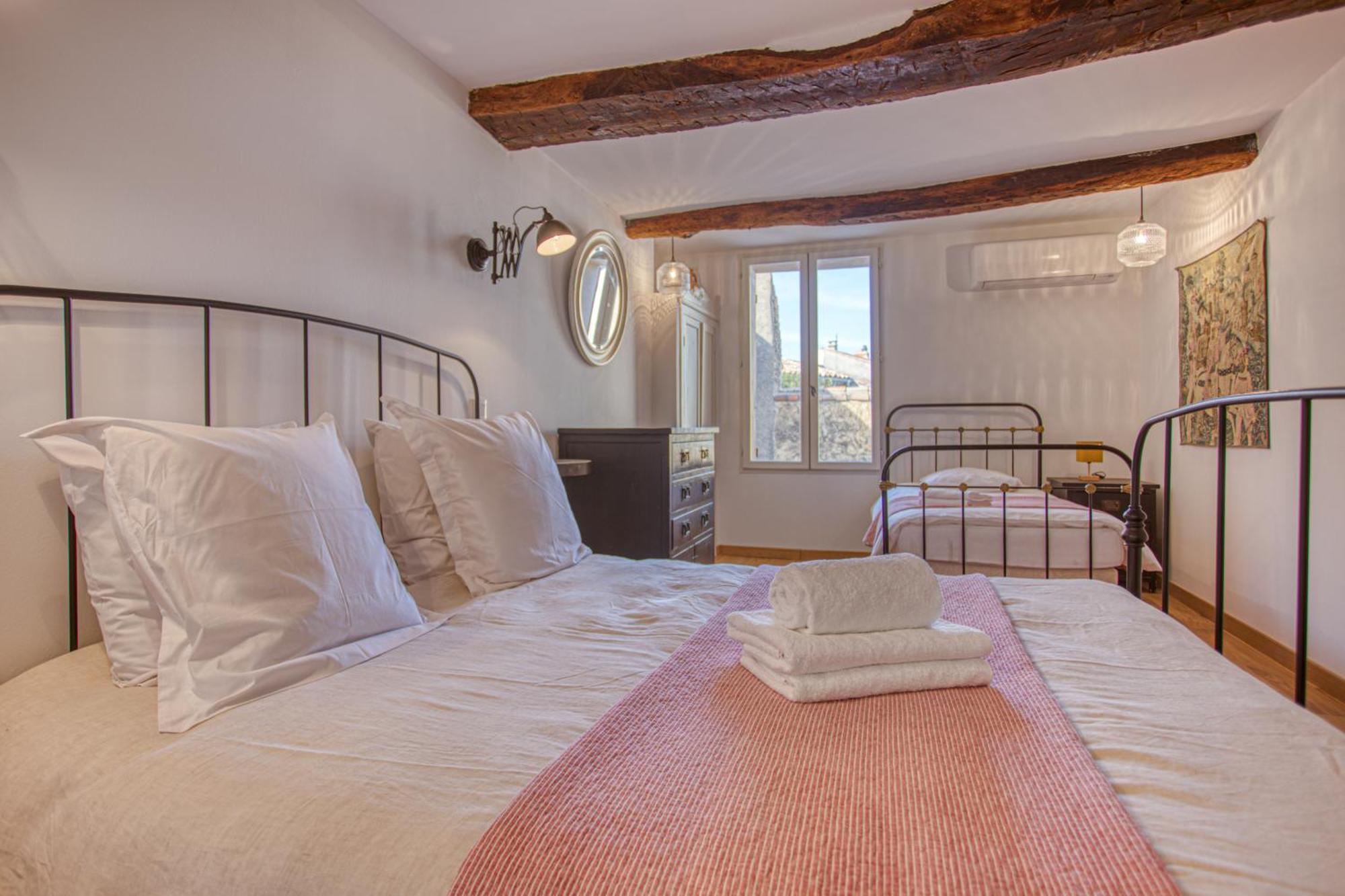 Hotel Restaurant Les Remparts Venasque Ngoại thất bức ảnh