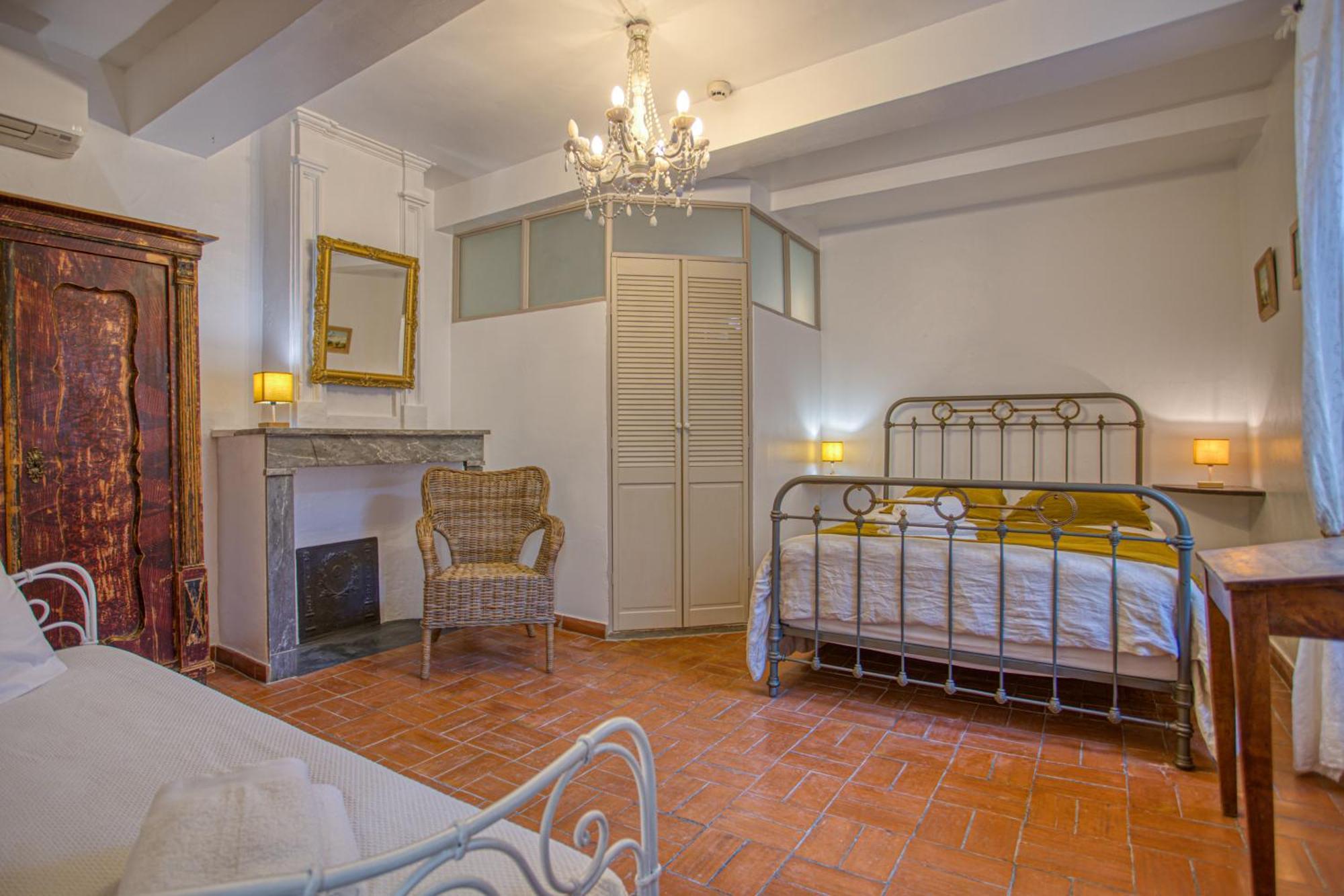 Hotel Restaurant Les Remparts Venasque Ngoại thất bức ảnh